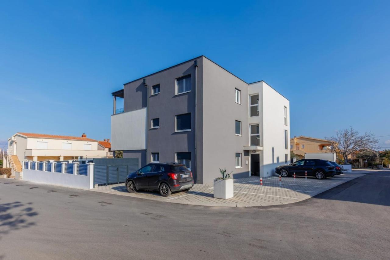 Apartments Cesare Nin Exteriör bild
